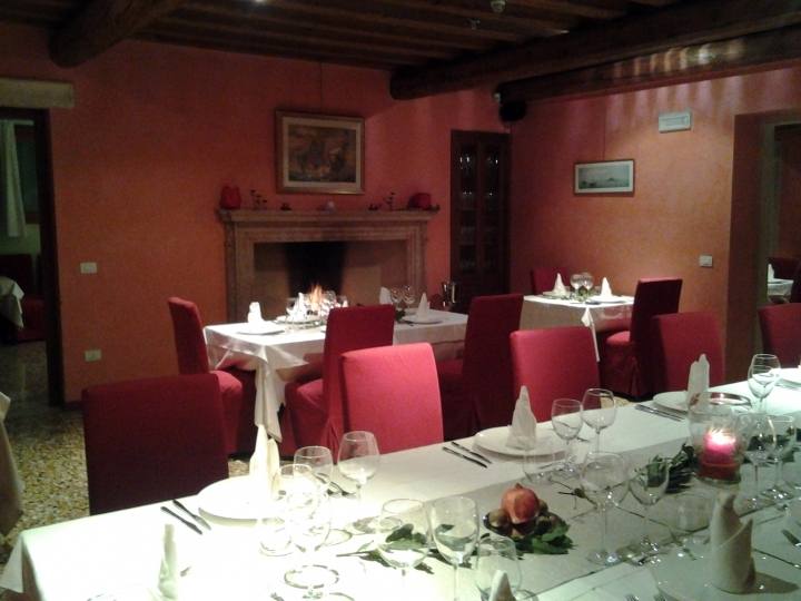 Interno ristorante Vicenza - Capodanno Cenone Ristorante Tre Grazie in Villa Bonin a Vicenza Interno ristorante Vicenza - Capodanno Ristorante Tre Grazie Villa Bonin Vicenza