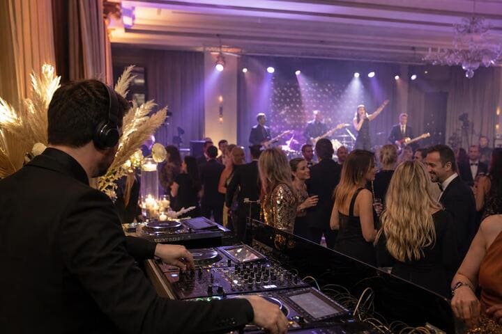 Come scegliere DJ, vocalist o band per il Capodanno in Veneto
