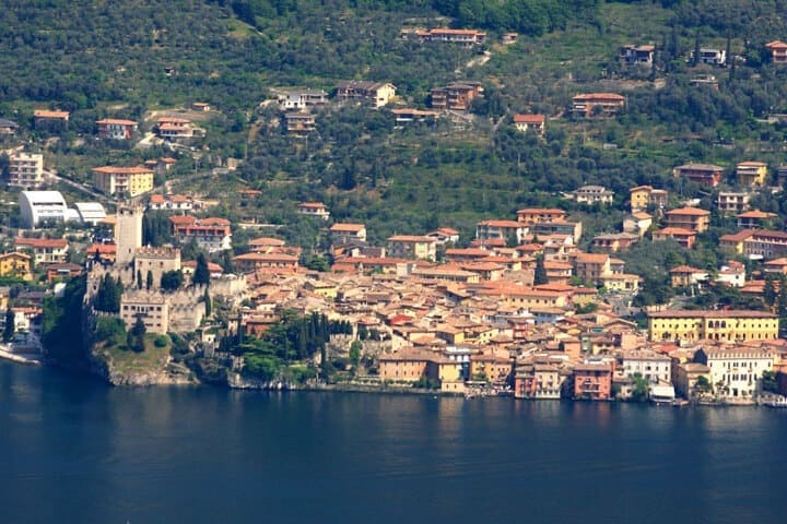 Capodanno a Malcesine: borgo, lago e soggiorno sul Garda